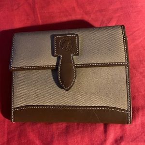 Hunting World wallet
